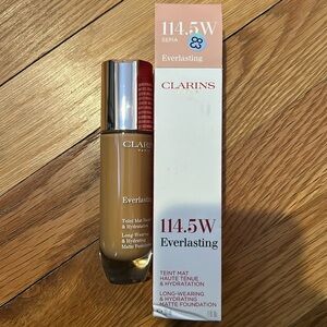 Clarins 114.5W Everlasting foundation